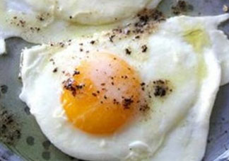荷包蛋為什么發(fā)黑？荷包蛋發(fā)黑能吃嗎？