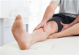 腳氣用鹽水泡腳有用嗎？用鹽水泡腳治腳氣嗎？