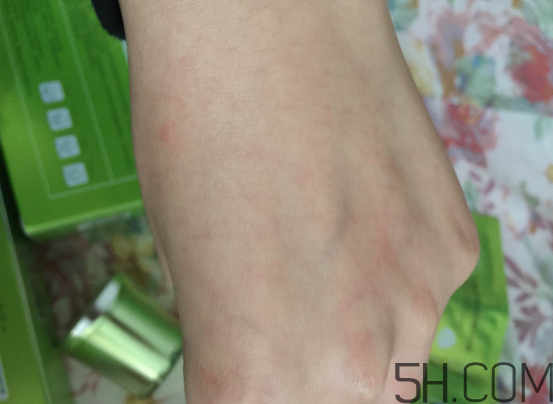 百雀羚水嫩倍現(xiàn)盈透精華水多少錢_價(jià)格 百雀羚水嫩倍現(xiàn)盈透精華水多少錢_價(jià)格