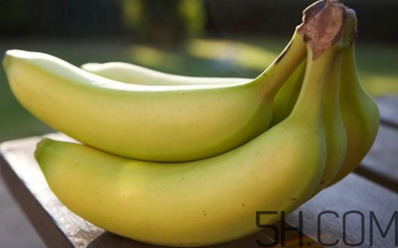 香蕉沒(méi)熟怎么催熟？變黑的香蕉還能不能食用？