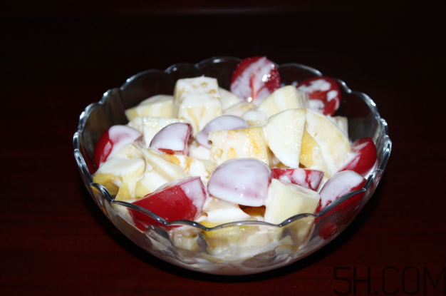 水果沙拉的熱量是多少？水果沙拉用什么沙拉醬好吃？