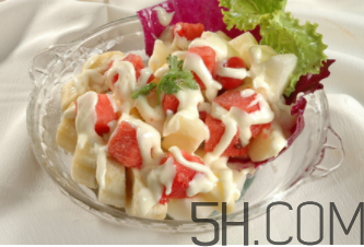 水果沙拉的熱量是多少？水果沙拉用什么沙拉醬好吃？