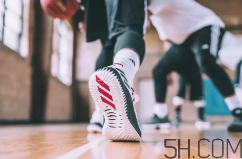adidas dame 4多少錢？阿迪達(dá)斯利拉德四代上腳效果