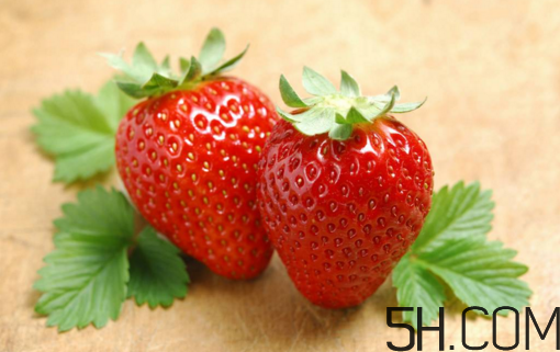 草莓發(fā)霉還能吃嗎？吃草莓的注意事項