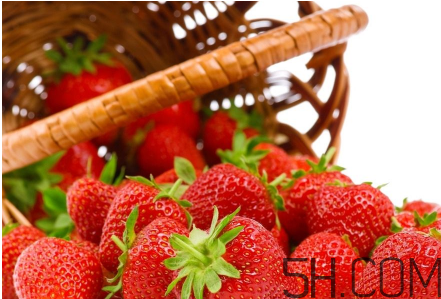 草莓怎么保存不會發(fā)霉？摘草莓小技巧