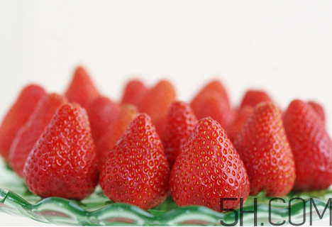 草莓都有哪些熱門品種？草莓怎么放不容易壞？