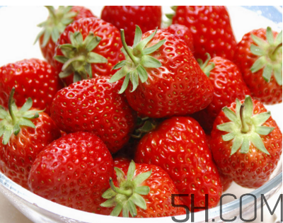 幾月份是摘草莓的季節(jié)？草莓榨汁搭配什么好喝？