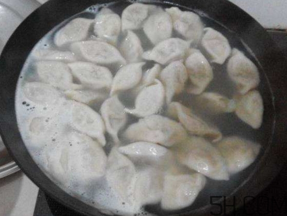 煮餃子怎么煮不破皮？煮餃子怎么看熟沒熟？