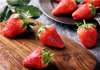 幾月份是摘草莓的季節(jié)？草莓榨汁搭配什么好喝？