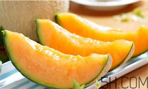 哈密瓜怎么挑選好吃？切開的哈密瓜怎么保存？