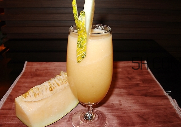 哈密瓜搭配什么榨汁好喝？產婦吃哈密瓜的好處