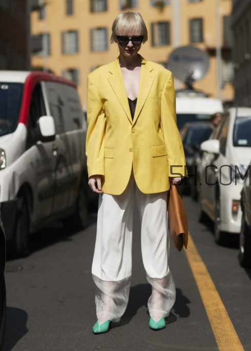 黃色西裝怎么搭配好看？黃色西裝搭配圖片