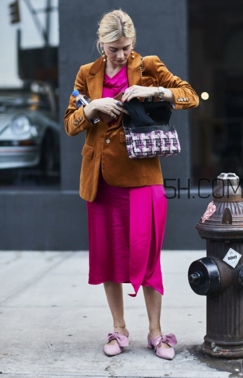 絲絨西裝怎么搭配？絲絨西服搭配圖片