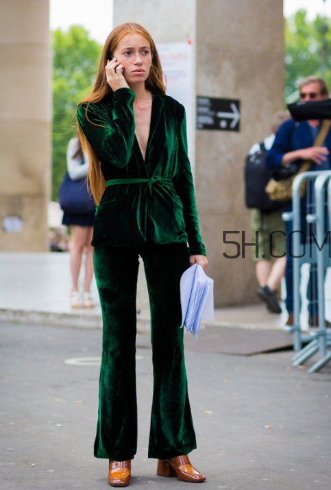 絲絨西裝怎么搭配？絲絨西服搭配圖片