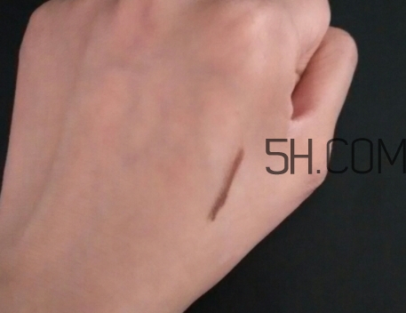 水粉霜和氣墊cc哪個(gè)好？水粉霜和氣墊cc區(qū)別