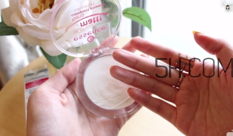 essence定妝蜜粉餅怎么樣？essence粉餅試色