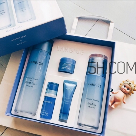 蘭芝水庫(kù)水乳清爽型和滋潤(rùn)型有什么區(qū)別? 蘭芝水庫(kù)水乳清爽型和滋潤(rùn)型有什么區(qū)別?