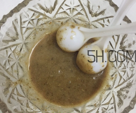 三七粉和蜂蜜能祛斑嗎 三七粉和蜂蜜做面膜的功效 三七粉和蜂蜜能祛斑嗎 三七粉和蜂蜜做面膜的功效