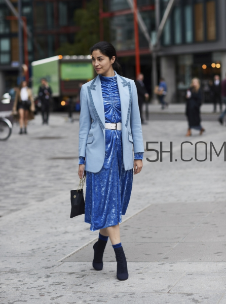 藍(lán)色西裝怎么搭配好看？藍(lán)色西裝搭配圖片