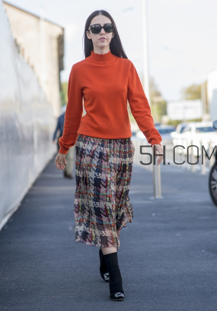 毛衣配長裙好看嗎？毛衣和長裙怎么搭配？