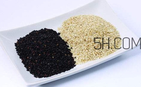 黑芝麻和白芝麻有什么區(qū)別？黑芝麻和白芝麻哪個好？