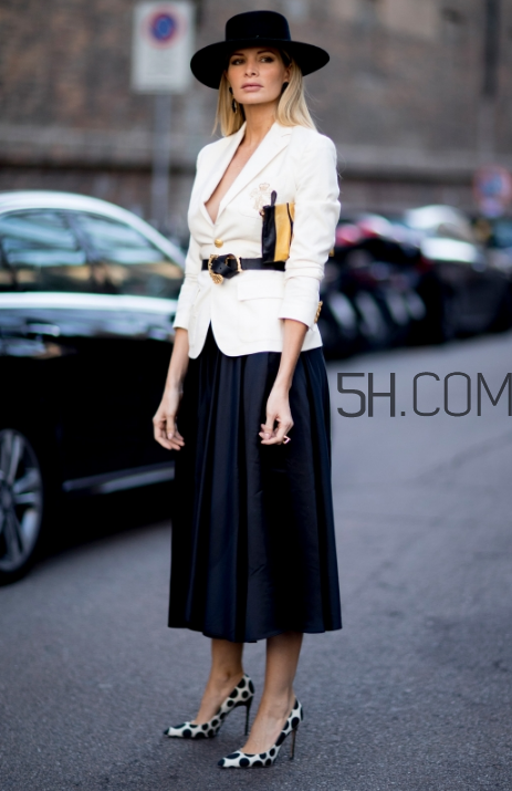 西裝配長(zhǎng)裙好看嗎？西裝搭配裙子圖片