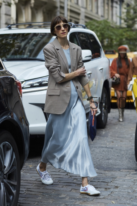 西裝配長(zhǎng)裙好看嗎？西裝搭配裙子圖片