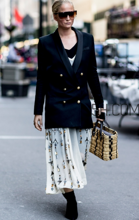 西裝配長(zhǎng)裙好看嗎？西裝搭配裙子圖片