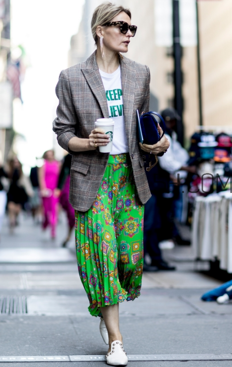 西裝配長(zhǎng)裙好看嗎？西裝搭配裙子圖片