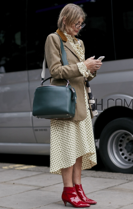 西裝配長(zhǎng)裙好看嗎？西裝搭配裙子圖片