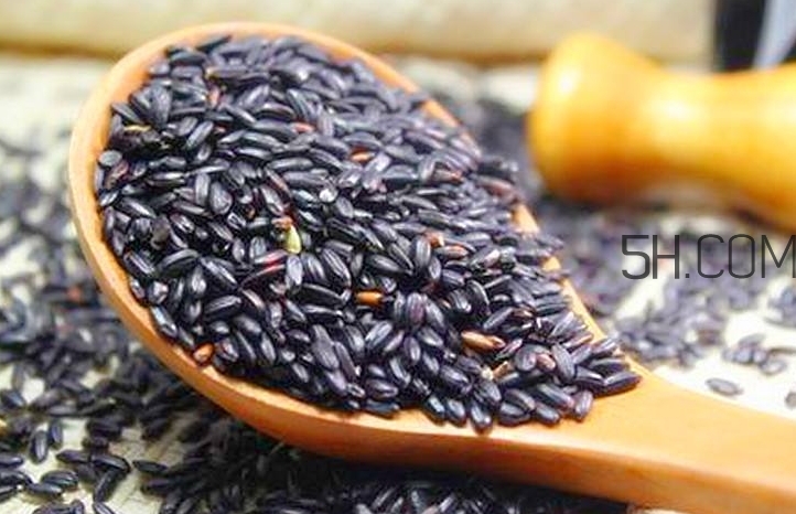 黑芝麻清洗掉色正常嗎？黑芝麻有黑色素嗎？