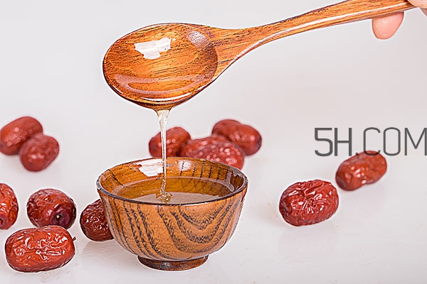 三七粉和蜂蜜能祛斑嗎 三七粉和蜂蜜做面膜的功效 三七粉和蜂蜜能祛斑嗎 三七粉和蜂蜜做面膜的功效