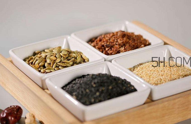 黑芝麻和白芝麻有什么區(qū)別？黑芝麻和白芝麻哪個好？