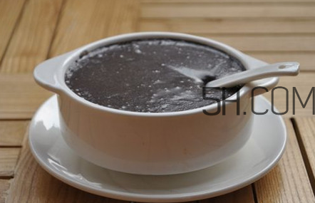 黑芝麻糊用開水沖還是溫開水？黑芝麻糊養(yǎng)胃嗎？