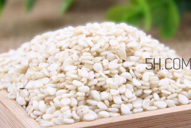 黑芝麻和白芝麻有什么區(qū)別？黑芝麻和白芝麻哪個好？