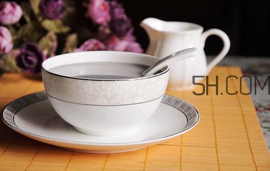 黑芝麻糊用開水沖還是溫開水？黑芝麻糊養(yǎng)胃嗎？