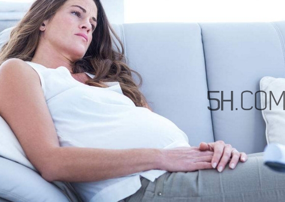 霉菌性陰炎的癥狀有哪些？霉菌性陰炎會導(dǎo)致流產(chǎn)嗎