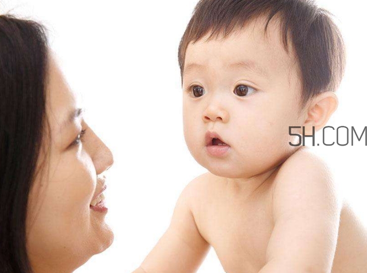 母乳和奶粉哪個(gè)好？媽媽開心最重要