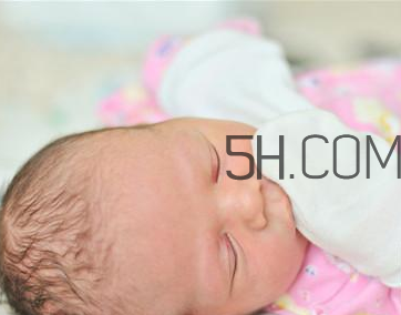 新生兒黃疸癥狀有哪些？新生兒病理性黃疸治療方法