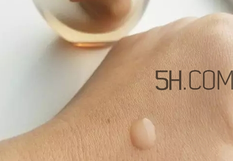 海藍之謎鎏金精華怎么用？海藍之謎鎏金精華使用心得