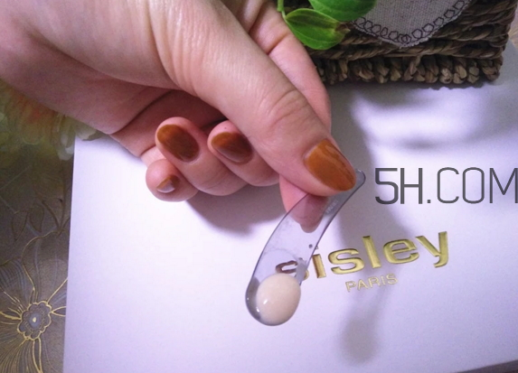 希思黎美頸霜是什么？希思黎美頸霜多少錢(qián)？