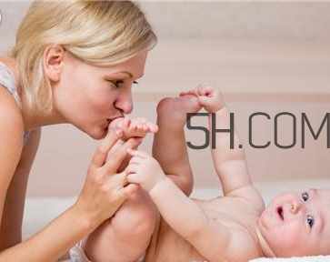 嬰兒發(fā)燒怎么辦？嬰兒身上有紅斑為什么？