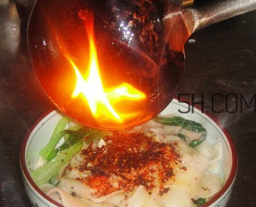 油潑面用什么油 油潑面用什么醬油 油潑面用什么油 油潑面用什么醬油