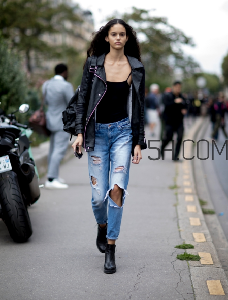 皮衣配牛仔褲好看嗎？皮衣和牛仔褲怎么搭配？