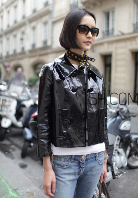 皮衣配牛仔褲好看嗎？皮衣和牛仔褲怎么搭配？