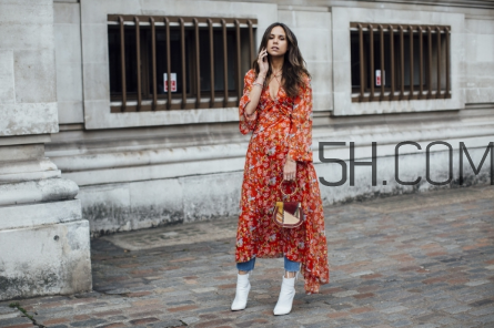 碎花連衣裙怎么搭配？碎花連衣裙搭配圖片
