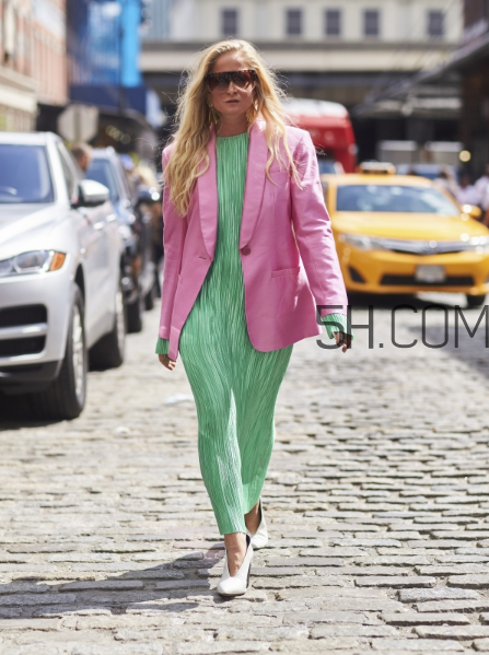 粉色西裝怎么搭配？粉色西裝搭配圖片