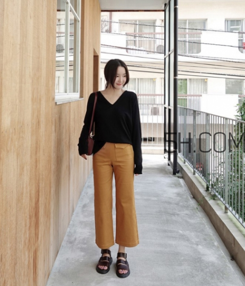 針織衫配闊腿褲好看嗎？針織衫和闊腿褲怎么搭配？