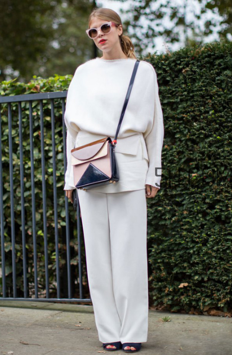 針織衫配闊腿褲好看嗎？針織衫和闊腿褲怎么搭配？