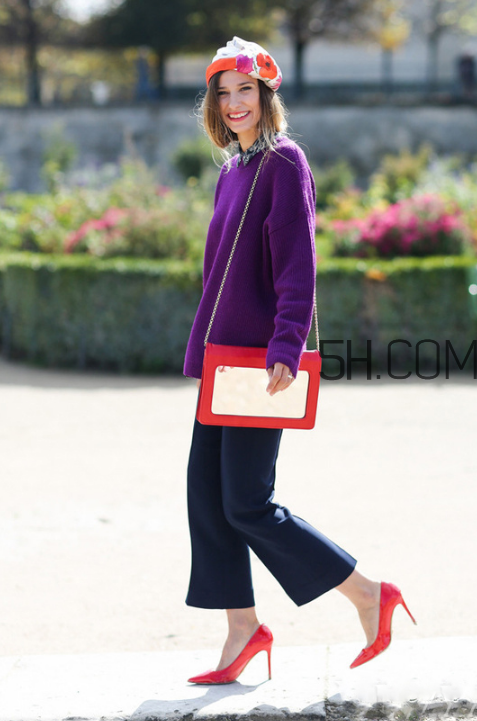 針織衫配闊腿褲好看嗎？針織衫和闊腿褲怎么搭配？